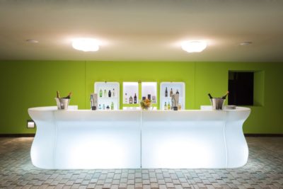 "Bartolomeo" bancone bar in polietilene luminoso_arredo modulare_R.G.Manifatture