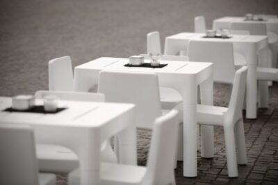 Set "Simple"_tavolo e sedia in polietilene_arredo bar outdoor_R.G.Manifatture