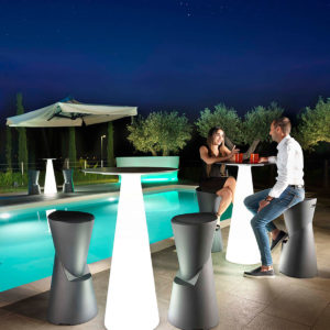Sbabello alto "Dot" con tavolo "Tiffany"_Arredo bar luminoso in polietilene_R.G.Manifatture