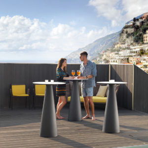Tavolo "Tiffany"_Arredo bar in polietielne_R.G.Manifatture