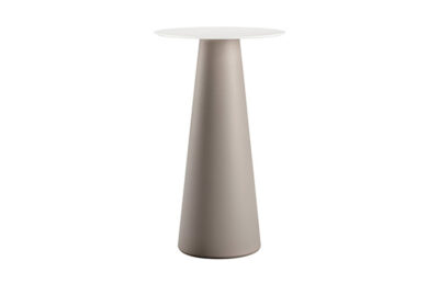 Tavolo alto Fura Table di Plust in polietilene