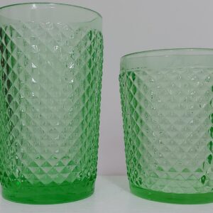 bicchieri in vetro verdi