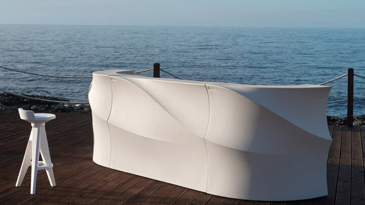 Bancone da bar con linee eleganti e morbide