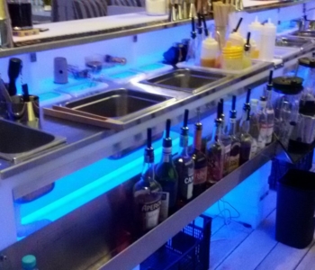 Bancone Bar con Illuminazione Led, Cocktail Station e Lavamani, Finalmente un Bancone Bar Super completo