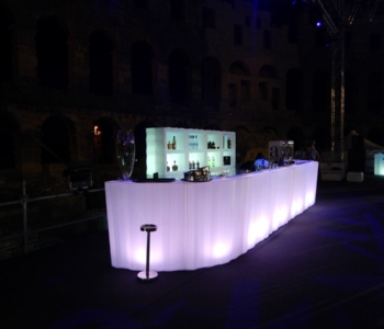 Bancone Bar con cocktail station usata luminosa Frozen di Plust, Qualità e Design per bartender professionisti